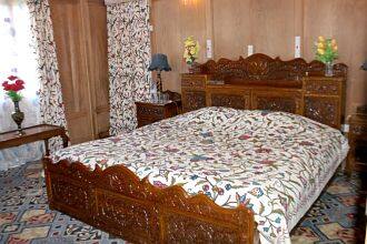 Young Beauty Star Houseboat, Srinagar 3